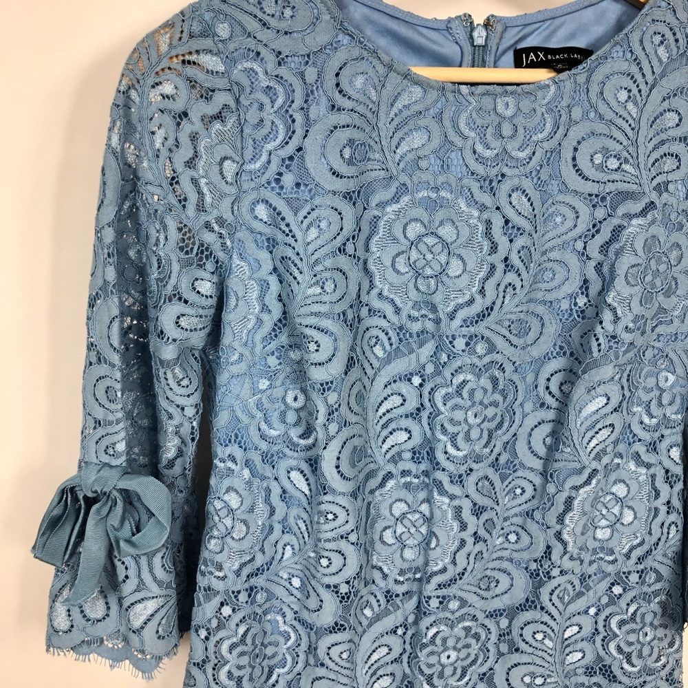 Blue Lace dress - Picture 4 of 7